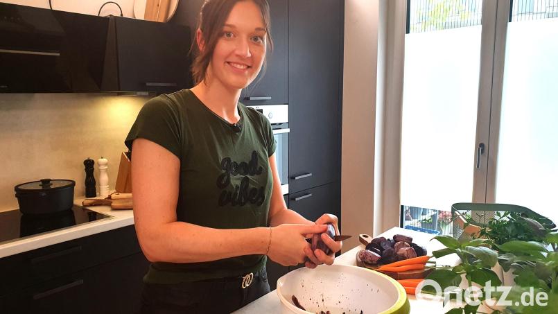 Gastgeberin Anna Birkner kocht am Montag bei "das perfekte Dinner" ein Menü unter dem Motto "Bayern grüßt die Welt". Bild: RTL / ITV Studios