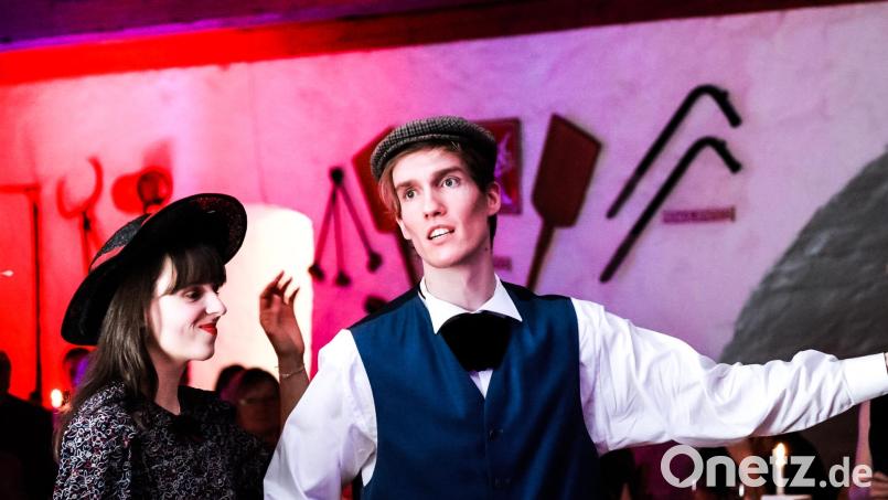 Lisamarie Berger als Anwältin Julia von der Trauerweide und Daniel Adler als „Lord“ William Doubleface Bild: Freya Fehse