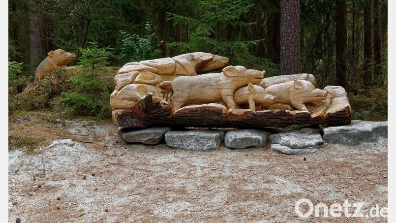 Siegfried Schwarzbauer hat auch die Wildschweinrotte am Sterzer Rundweg geschaffen. Archivbild: tr