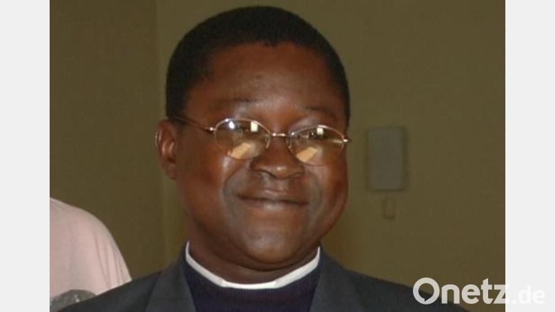 Pfarrer Abbé Jean-Michel aus dem Senegal knüpfte bei den Urlaubsvertretungen in der Seelsorgeeinheit Vohenstrauß und Böhmischbruck viele Freundschaften. Jetzt ist er im Alter von 57 Jahren verstorben. Bild: dob