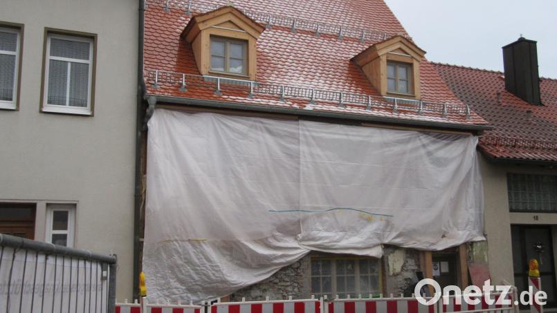 Eines der ältesten Wohnhäuser Waldsassens lässt die Stadt umfassend sanieren. In der Mühlbachgasse soll ein Gästehaus entstehen. Der Landkreis beteiligt sich mit einem Zuschuss. Bild: kgg