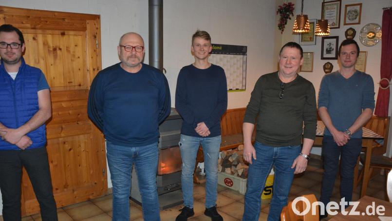 Den Vorstand neu gewählt haben die Mitglieder des Geflügelzuchtvereins Konnersreuth. Im Bild das engere Führungsteam mit (von links) Jürgen Malzer, Siegmund Lenk, Patrick Weiß, Peter Malzer und Sebastian Malzer. Bild: jr