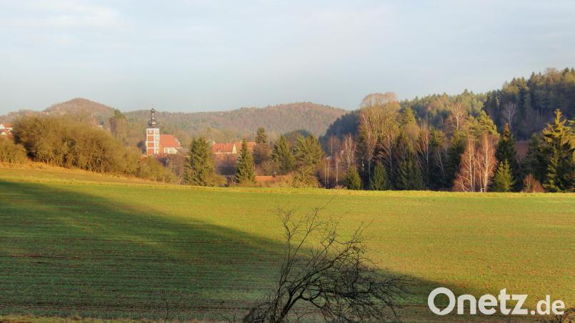 Etzelwang und Penzenhof rücken näher zusammen: Auf der Fläche im Vordergrund mit dem Flurnamen Feil beginnen im Herbst 2022 die Erschließungsarbeiten für ein neues Baugebiet. Archivbild: ds