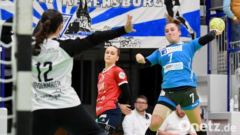 Nicole Schiegerl (rechts) aus Sulzbach-Rosenberg stürmt für Regensburg in der 2. Bundesliga. Archivbild: Hans-Christian Wagner/exb