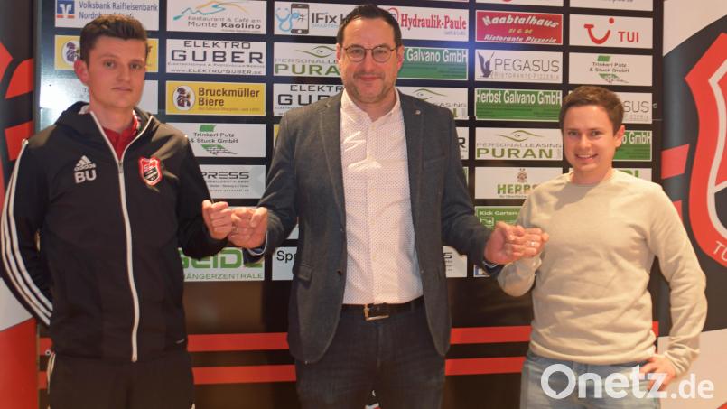 Nicht nur Abteilungsleiter Thomas Diertl (Mitte) setzt in das Trainerduo Benjamin Urban (links) und Klaus Moucha große Hoffnungen. Bild: otr