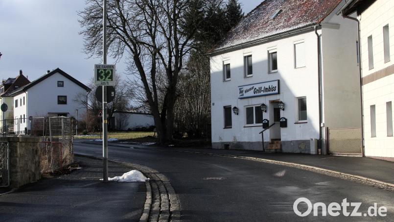 Die Tempomessung im Bogen der Bahnhofstraße wird bis auf Weiteres fortgeführt. Bild: wro