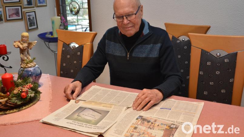 Adolf Schwägerl genießt am frühen Morgen die Zeitungslektüre. Am Samstag wird er dafür allerdings wenig Zeit haben, denn viele Gratulanten werden sich bei ihm telefonisch melden. Bild: dob