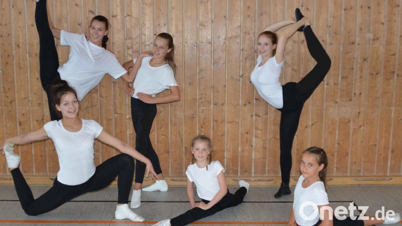 Die Tanzgruppe legt wieder los. Für Kinder, die mitmachen wollen, werden Schnupperstunden angeboten. Bild: Michael Welnhofer/exb