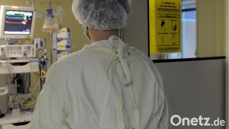 Im Klinikum St. Marien in Amberg gibt es auf den Intensivstationen derzeit vier Covid-Patienten, die beatmet werden müssen (Stand 4. Februar). Ab 16. März gilt für Beschäftigte eine Impfpflicht. Archivbild: Petra Hartl