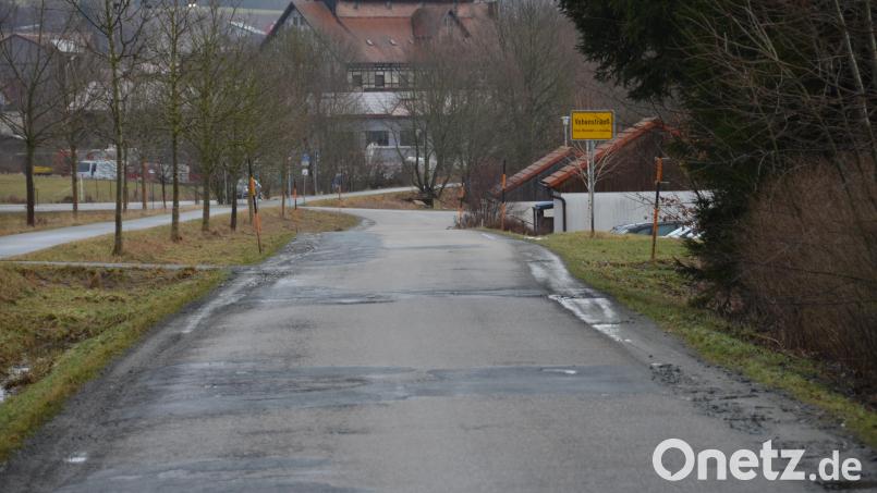 Die Straße &quot;Am Bahndamm&quot; in Vohenstrauß wird für 250 000 Euro saniert. Nicht alle Stadträte sind mit dem Umfang der Maßnahme einverstanden. Bild: dob