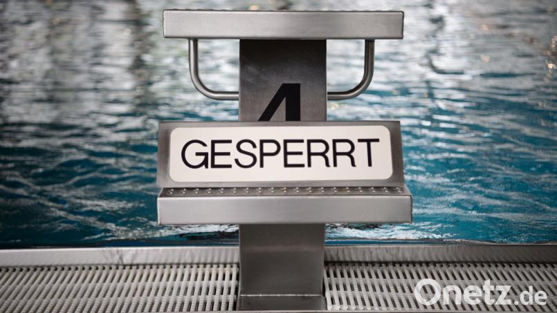 Aufgrund von Krankheit beim Personal des Eschenbacher Schwimmbads, muss dieses für drei Tage geschlossen bleiben. Symbolbild: Sina Schuldt/dpa