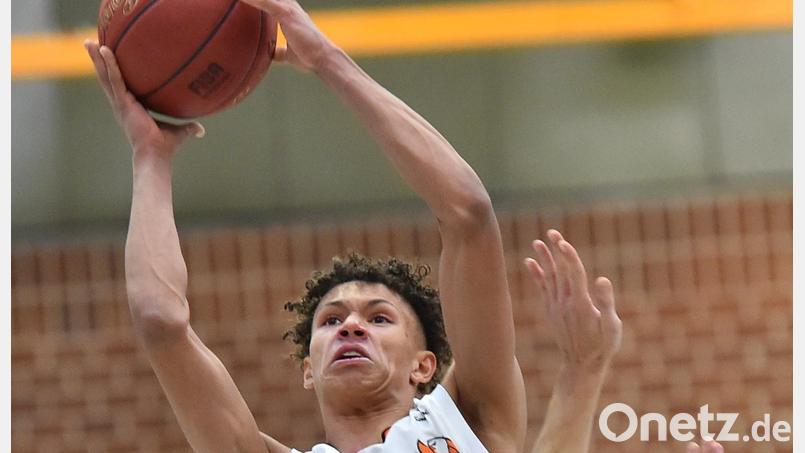 Junge Spieler wie Jariah Oliver sprangen bei der DJK Neustadt für fehlende Leistungsträger in die Bresche. Neben acht Punkten holte das Nachwuchstalent auch 13 Rebounds. Archivbild: A. Schwarzmeier