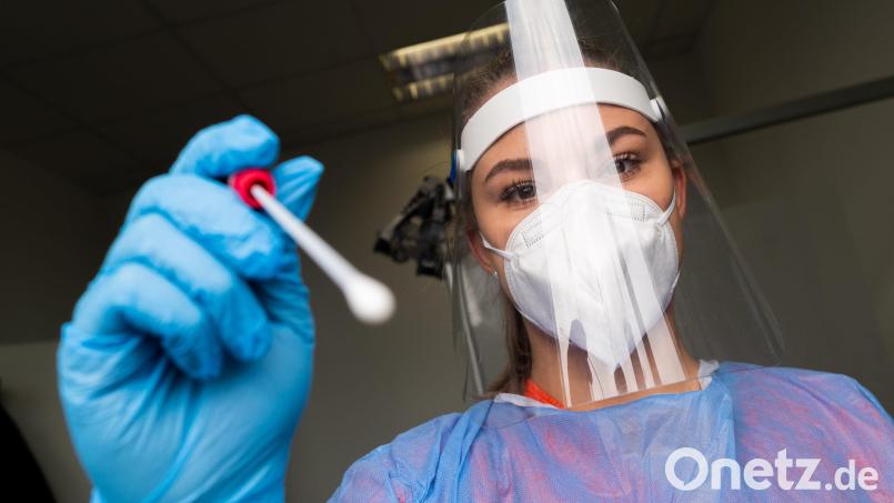 Zwischen dem 1. und 7. Februar gab es in Eschenbach und Vohenstrauß die meisten bestätigten Coronafälle im Landkreis Neustadt/WN. Symbolbild: Julian Stratenschulte/dpa