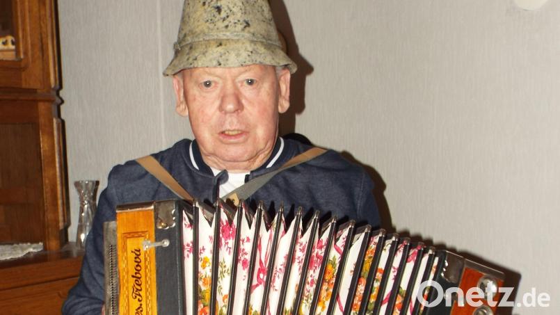 Sepp Meiler spielt nicht nur gerne auf seiner „Diatonischen“ sondern ist so oder so ein sehr geselliger Mensch. Bild: e