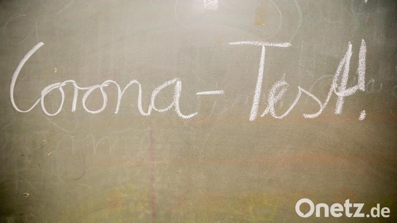 Die Corona-Tests bringen immer neue Infektionen mit dem Coronavirus ans Tageslicht. Symbolbild: Christoph Soeder/dpa