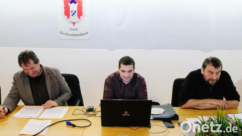 Unterbesetzt ist derzeit die VG-Verwaltung, sagen übereinstimmend VG-Vorsitzender Bürgermeister Alexander Goller, Hauptamtsleiter Matthias Kroher und Kämmerer Michael Eisner (von links). Der Sollbesetzung von 12,6 Vollzeitstellen stehen nur 10,6 Ist-Stellen gegenüber. Bild: do