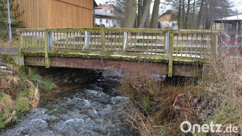 Im Zuge des Ausbaus des Radwegs Iron-Curtain-Trail (ICT) soll auch die baufällige Brücke bei Maiersreuth (Bild) komplett erneuert werden. Bild: jr