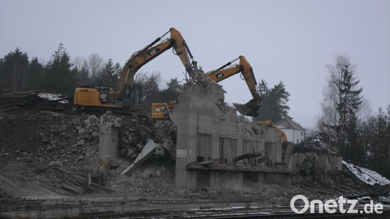 Ein Thema bei der Ortsbegehung in Pechbrunn dürfte auch das ehemalige Gelände der Basalt AG sein, wo in diesem Tagen die letzten Gebäude abgebrochen wurden. Bild: jr