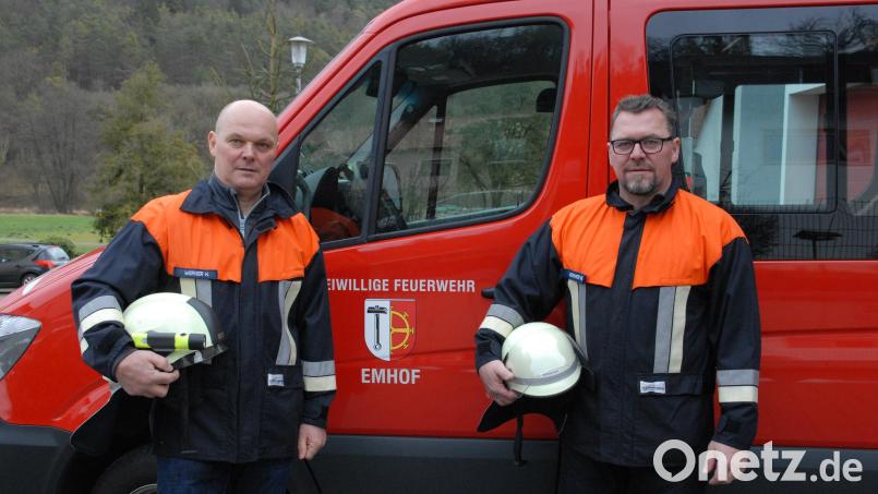Sie haben fast 30 Jahre lang die Feuerwehr Emhof und ihr Dorf geprägt. Nun treten sie langsamer, die langjährigen Kommandanten Helmut Werner und Rudi Werner (von links). Bild: pop