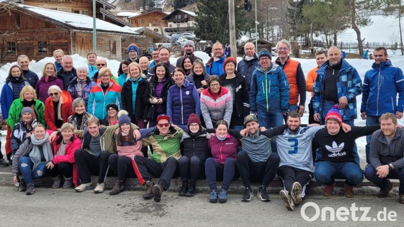 Eine 50-köpfige Sportlergruppe der DJK Neustadt und des SV Wurz erkundete bei einer dreitägigen Skifahrt Südtiroler Skigebiete. Bild: szl
