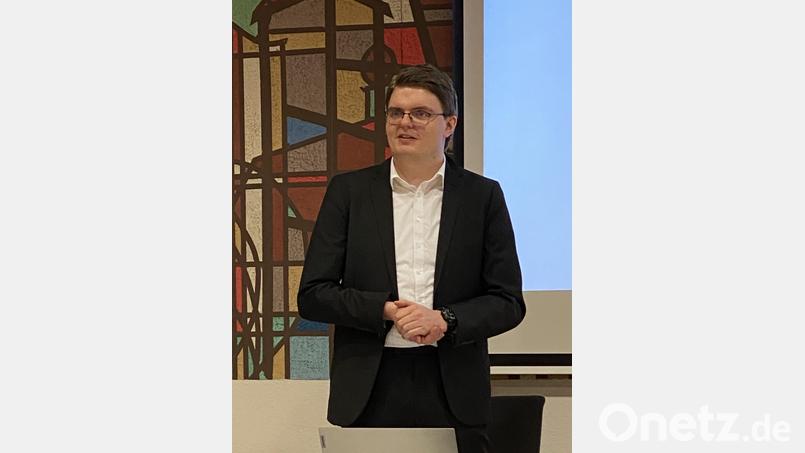 Archivar David Austermann beleuchtet in seinem Vortrag den Lokaltourismus im Dritten Reich. Bild: ero