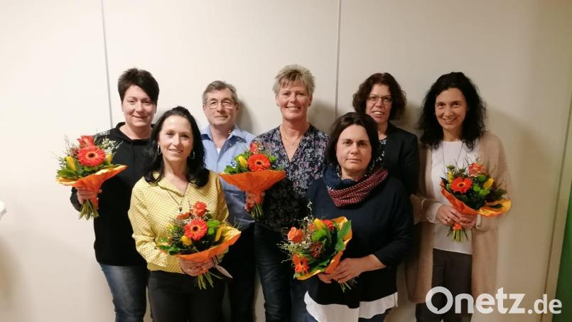 Sie wurden von der Turn-Abteilung des TSV Stulln geehrt: Katrin Englhard, Michaela Heigl, Berthold Altrichter, Andrea Kneißl, Diana Wachtel, Gabriele Gauder und Gabriele Attenberger (von links). Bild: Markus Heigl/exb