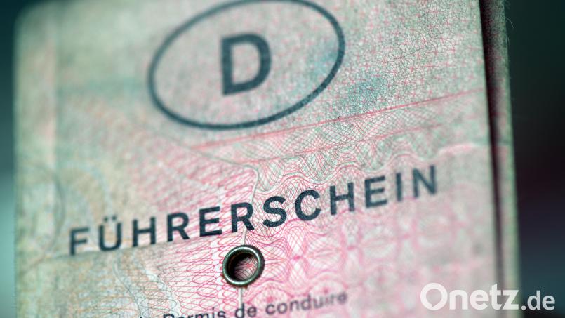 Weil sie trotz einer bereits verhängten Bewährungsstrafe immer wieder ohne Führerschein im Auto erwischt wurde, muss eine 34-Jährige aus dem Landkreis nun ins Gefängnis. Symbolbild: Federico Gambarini