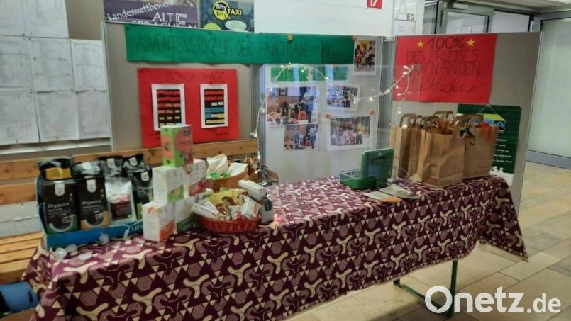 Pausensnacks aus fairem Handel hat eine Schüler-Arbeitsgemeinschaft in einer Aktion am Gymnasium in Pegnitz angeboten. Bild: Doris Herzing/exb