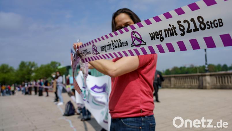 Die Rufe nach der Abschaffung von Paragraf 218 werden lauter - auch die Oberpfälzer SPD sprach sich kürzlich dafür aus. Symbolbild: Axel Heimken/dpa