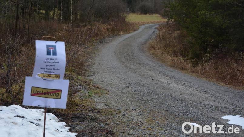 Vorübergehend gesperrt worden ist ein Forstwirtschaftsweg beim Steinbruch Hirschentanz. Für Wanderer und Radler ist eine Umleitung beschildert. Bild: jr
