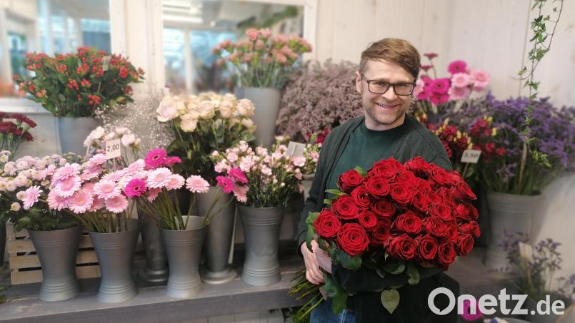 Unangefochtener Spitzenreiter zum Valentinstag: immer noch die rote Rose, weiß Florist Martin Urban. Bild: wrl