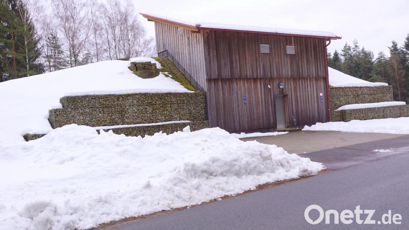 Der Hochbehälter Witzlasreuth an der Gemeindeverbindungsstraße Oberwappenöst–Witzlasreuth wird nach dem Neubau der geplanten Verbindungsleitung bei Bedarf über Godas Wasser aus Kemnath beziehen können. Bild: bkr