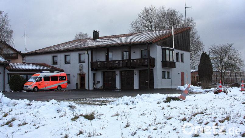 Aus dem Gelände beim Feuerwehrhaus sollte ein Festplatz werden. Doch nun hat die Feuerwehr Wiesau die für Juni 2022 geplante Jubiläumsfeier abgesagt. Bild: wro