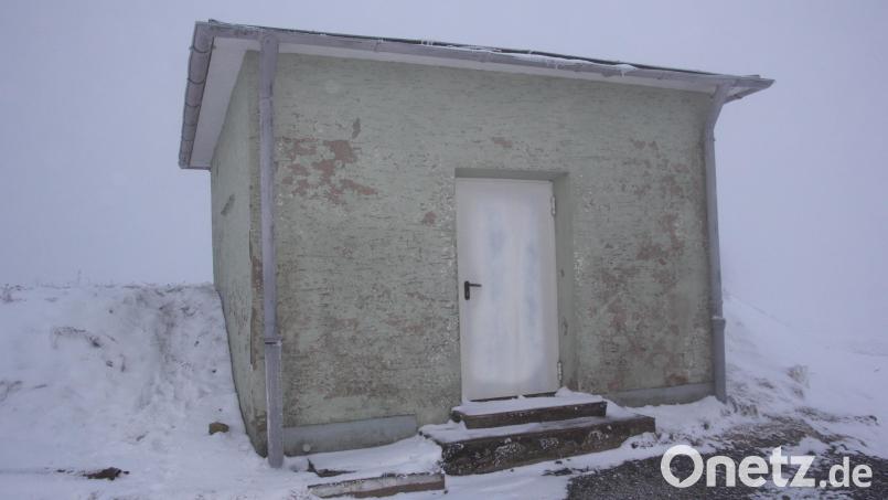 Der alte Hochbehälter in Griesbach wird abgerissen. Für den Neubau wird die Gemeinde ein 5900 Quadratmeter großes Grundstück erwerben. Bild: kro