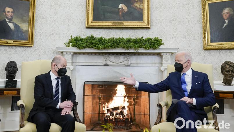 Bundeskanzler Olaf Scholz (SPD, links) trifft US-Präsident Joe Biden im Oval Office des Weißen Hauses. Hauptthema beim Antrittsbesuch von Olaf Scholz in den USA dürfte die Russland-Ukraine-Krise sein. Foto: Bild: Alex Brandon/AP/dpa
