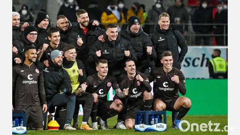 St. Pauli jubelt in Regebsurg: Mit dabei natü Bild: Armin Weigel