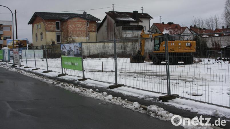 Zu den für die Bevölkerung von Wiesau wohl wichtigsten Bauvorhaben, die Bürgermeister Toni Dutz auf seiner Liste stehen hatte, gehört zweifellos der neue Kindergarten. Der Baustellenstart an der Andreas-Thoma-Straße (Bild) erfolgt mit dem offiziellen Spatenstich am Freitag, 18. Februar. Bild: wro
