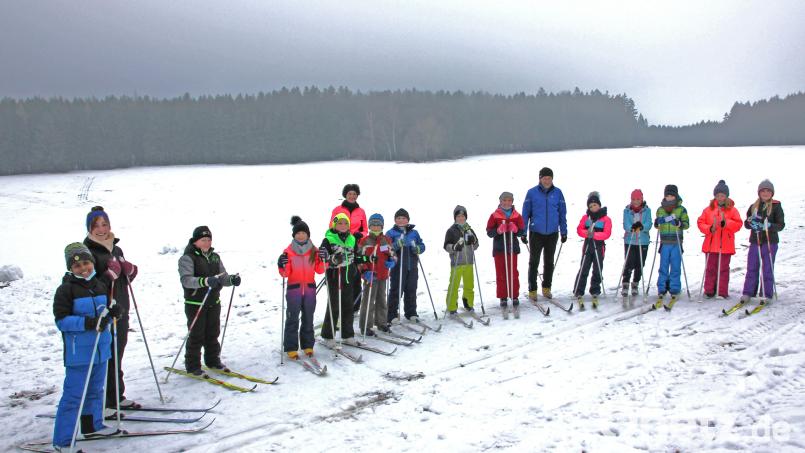 Die Schülerinnen und Schüler haben Freude am Skilanglauf. Bild: fvo