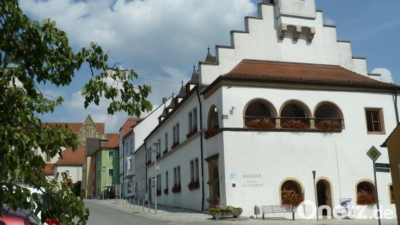 Am Verwaltungssitz im Nabburger Rathaus (Bild) werden die Aufgaben für die Stadt Nabburg und die beiden Gemeinden Altendorf und Guteneck erledigt. Archivbild: Wilhelm Amann