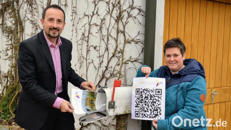 Der evangelische Pfarrer Stefan Fischer und die katholische Gemeindereferentin Barbara Schlosser freuen sich auf viele Teilnehmer bei der Fastenaktion. Bild: fdl