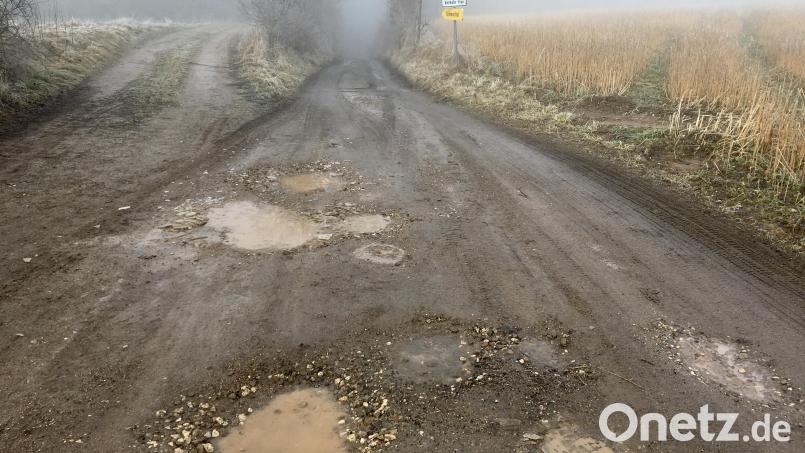 Recht löchrig präsentiert sich derzeit die Zufahrt zum Jugendheim Grimmerthal. Bild: upl