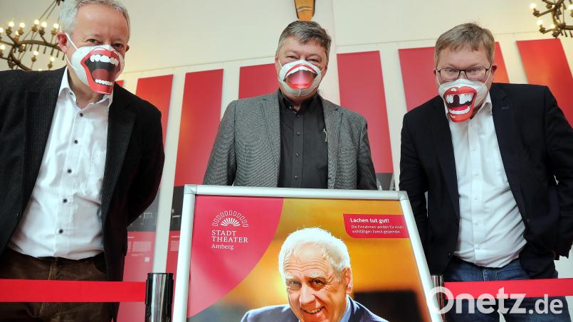 Die zehnte Amberger Lachnacht steht an: Das sorgt bei (von links) Kulturamtsleiter Fabian Kern, Gewerbebau-Chef Karlheinz Brandelik und Oberbürgermeister Michael Cerny für gute Laune. Bild: Wolfgang Steinbacher