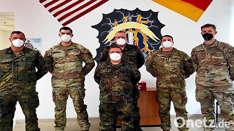 v.l.: Stabsfeldwebel Huberth Rosner, Master Sergeant Justin Strohmann, Hauptgefreiter d. R. Martin Wittmann, Hauptfeldwebel d.R. Hartmut Schütze (vorne), Master Sergeant Cale Bixler, 1.Leutnant Louis Bethgen. Bild: R. Kreuzer