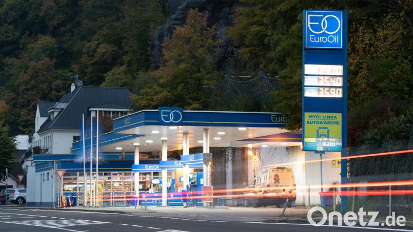 Zum Tanken schnell über die Grenze nach Tschechien – das ist weiterhin ohne Test oder Anmeldung erlaubt. Symbolbild: Sebastian Kahnert