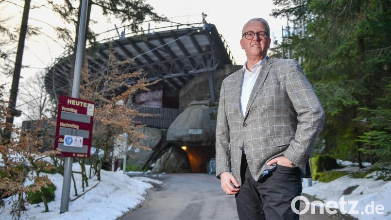 „Es wird mir viel Spaß machen, hier zu arbeiten“, sagt der kunstbegeisterte André Zaus nach seinem großen Schnupper-Rundgang über das Wunsiedeler Theatergelände. Bild: Florian Miedl/fph