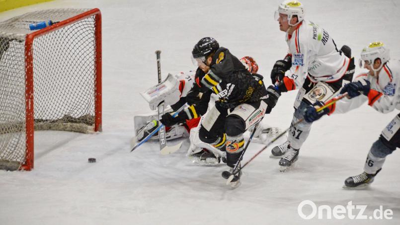 Brett Mennear macht das 2:0 für den ERSC. Bild: Andreas Brückmann