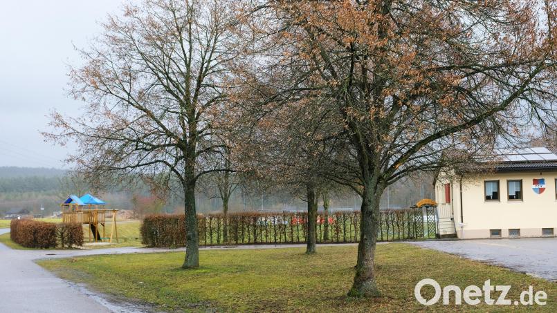 Zwischen dem Sportheim und dem Parkplatz des FC Vorbach (unser Bild) schlägt die Gemeinderatsfraktion der Freien Wähler die Errichtung eines Fitness-Parks vor Bild: do