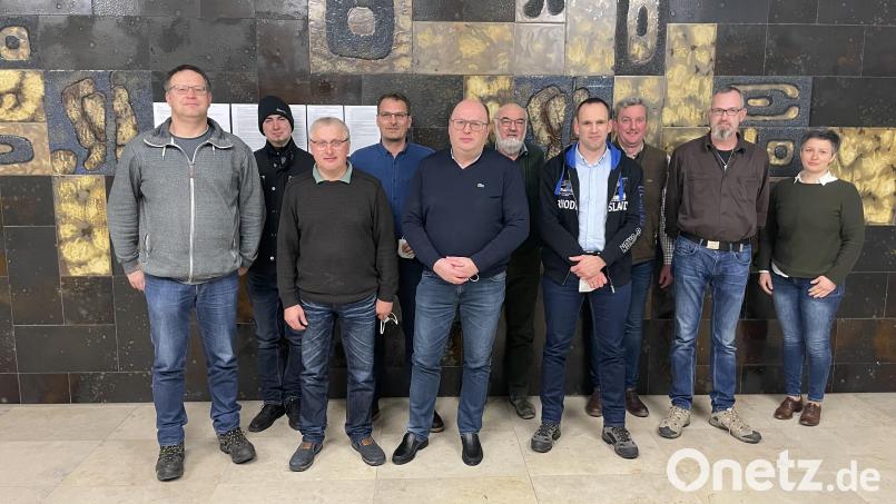 Der neue Vorstand zusammen mit den Jagdpächtern (von links): Markus Schießl, Matthias Klose, Reinhard Herrmann, Markus Scheuerer, Peter Schwandner, Michael Duschner, Reinhard Monat, Peter Schlagenhaufer, Peter Duschner und Tanja Schlagenhaufer. Bild: Schlagenhaufer/exb