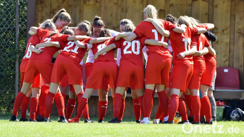 Bei den Bayernliga-Fußballerinnen des TSV Theuern läuft bereits die Vorbereitung auf die Rückrunde. Unter anderem stehen fünf Testspiele auf dem Programm. Archivbild: Hubert Ziegler