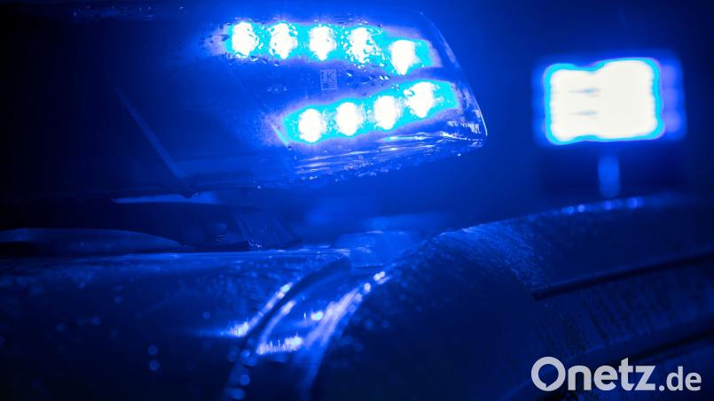 Blaulicht auf einem Polizeifahrzeug. Foto: Jens Büttner/ZB/dpa/Symbolbild Bild: Jens Büttner